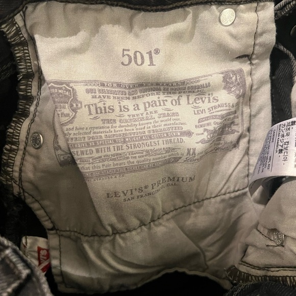 Women's Levi's 501 Black Cut Off Shorts Denim Size 27 - Picture 6 of 7